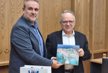 Dr. Nick Kanopoulos represents Brite Solar at the Greenhouse Innovation Workshop in Heraklion, showcasing solar-powered solutions for next-generation greenhouses.